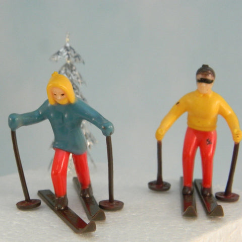 Vintage Skiers Cake Topper