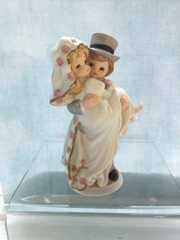 Wedding Figurine / Bridal Couple / Porcelain Wedding Figurines / Vintage Wedding / Vintage Couples / Groom Carring Bride